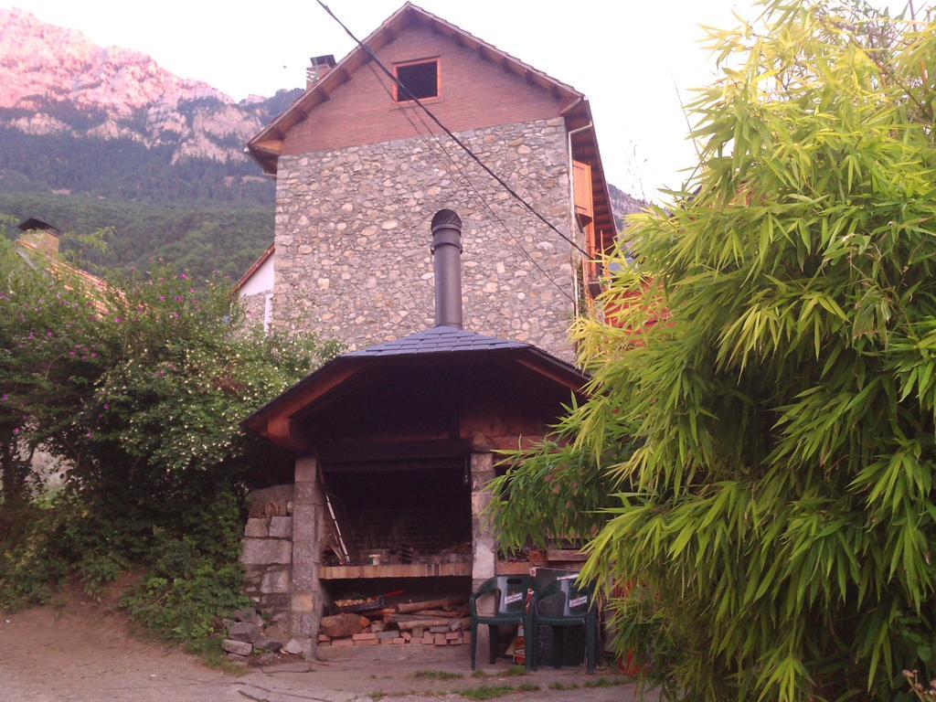 Saravillo Pension Pallaruelo מראה חיצוני תמונה